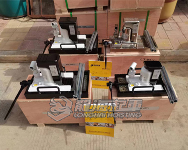 精密設(shè)備微調(diào)新選擇：國(guó)產(chǎn)與進(jìn)口帶滑臺(tái)爪式千斤頂解析